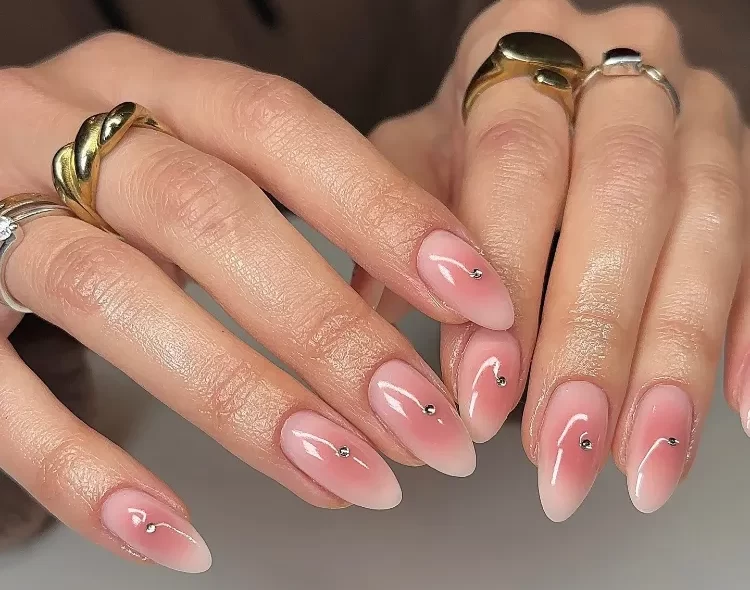 31 Dreamy Aura Nails to Inspire Your Next Mani