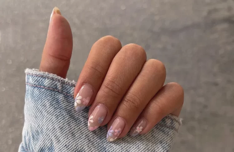 32 Pretty Flower Nail Designs That Are Blooming with Style